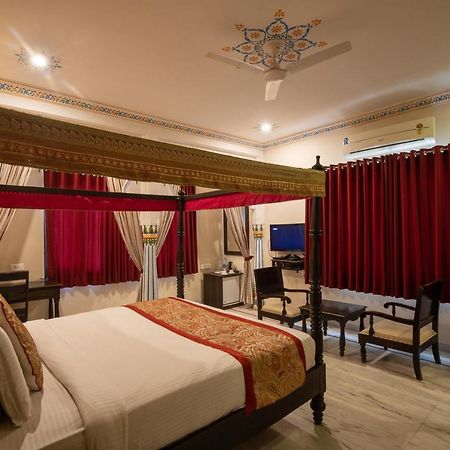 Hotel Royal Pratap Niwas Udaipur Exterior photo