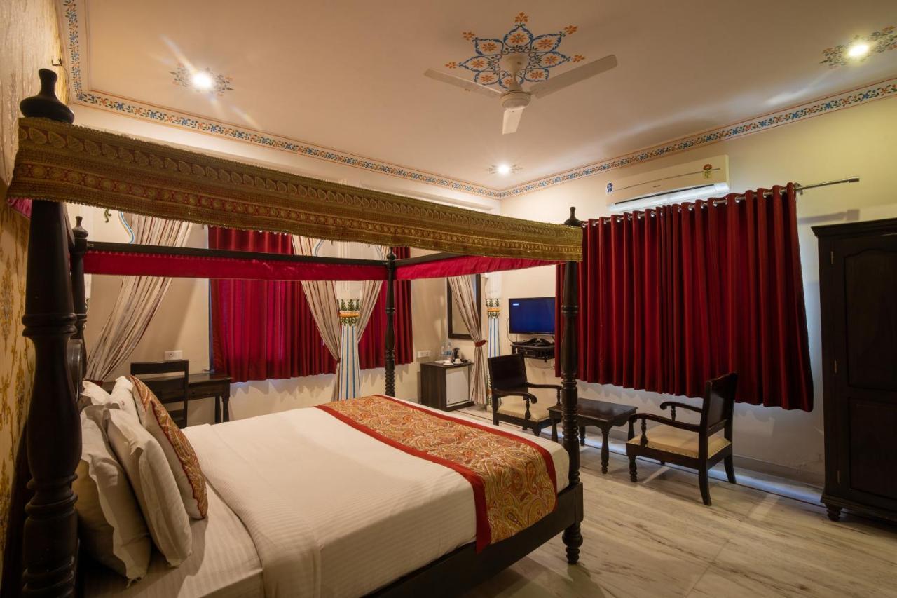 Hotel Royal Pratap Niwas Udaipur Exterior photo