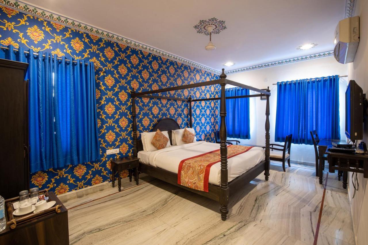 Hotel Royal Pratap Niwas Udaipur Exterior photo