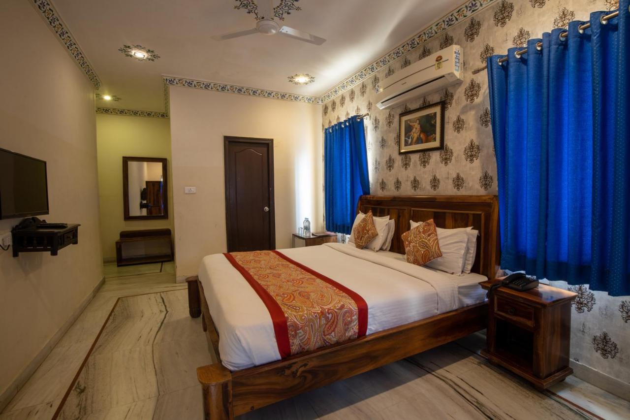 Hotel Royal Pratap Niwas Udaipur Exterior photo