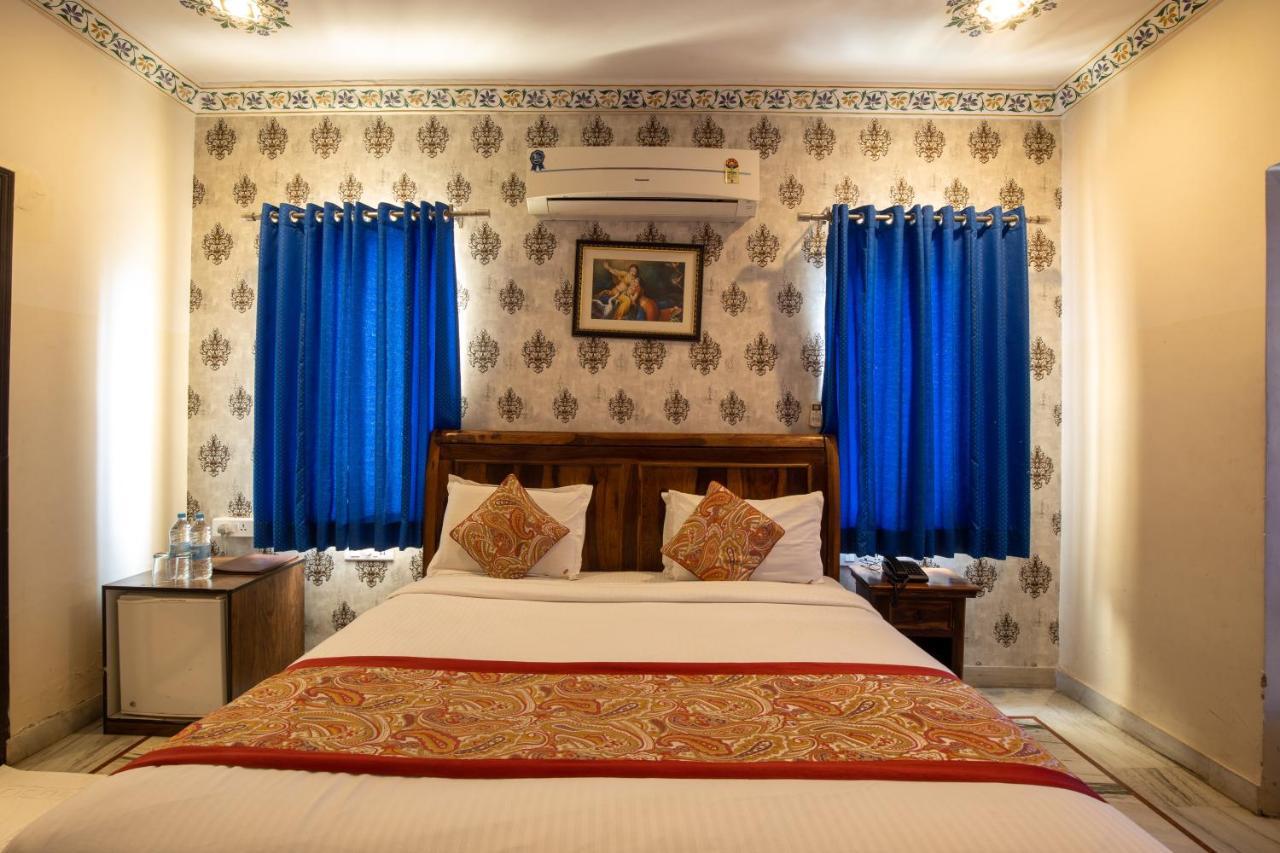 Hotel Royal Pratap Niwas Udaipur Exterior photo