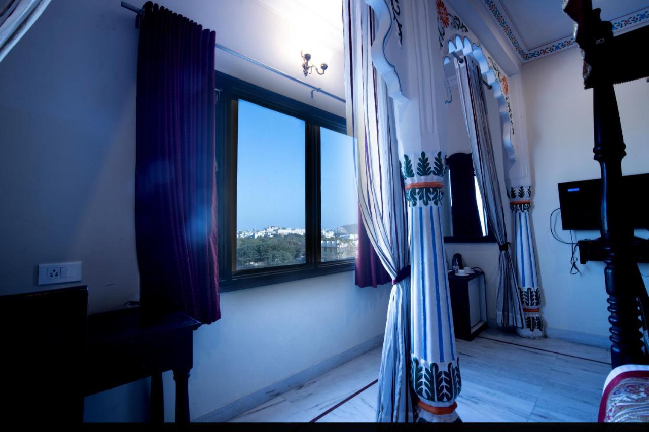 Hotel Royal Pratap Niwas Udaipur Exterior photo