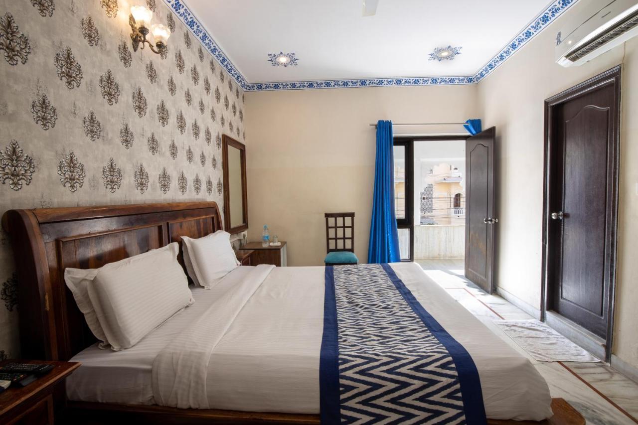 Hotel Royal Pratap Niwas Udaipur Exterior photo