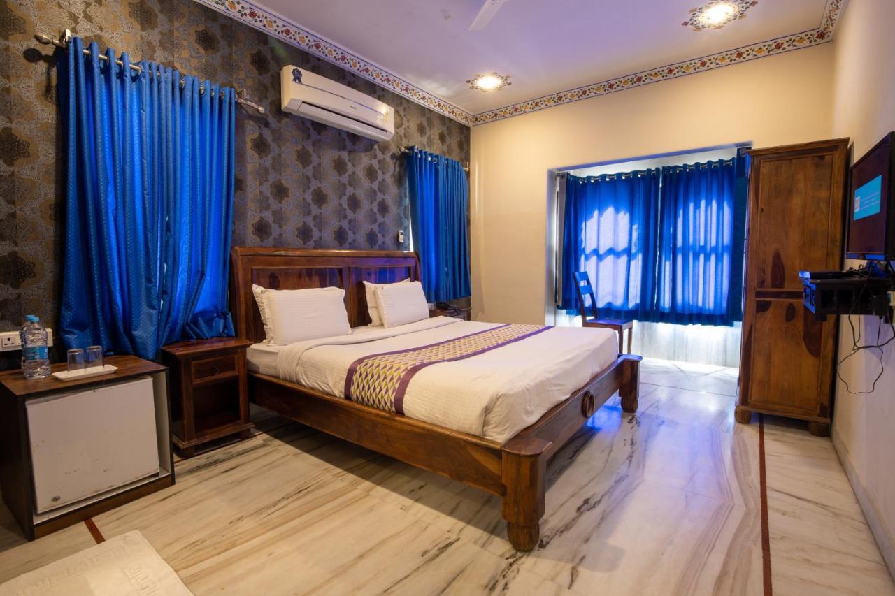 Hotel Royal Pratap Niwas Udaipur Exterior photo