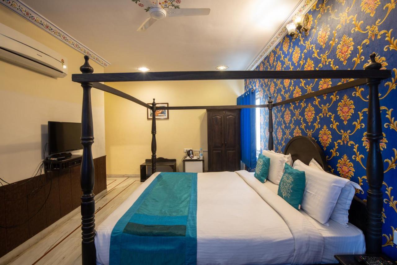 Hotel Royal Pratap Niwas Udaipur Exterior photo