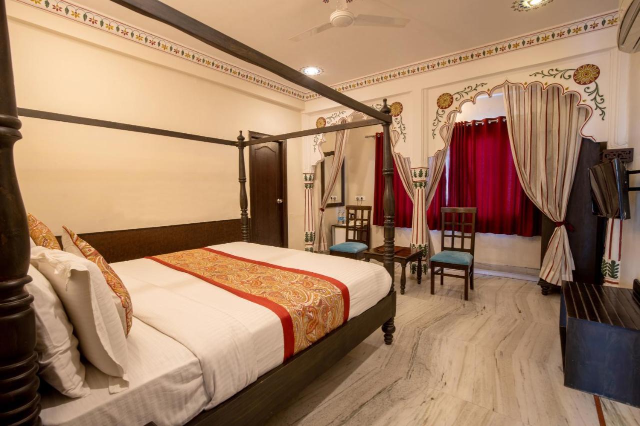 Hotel Royal Pratap Niwas Udaipur Exterior photo