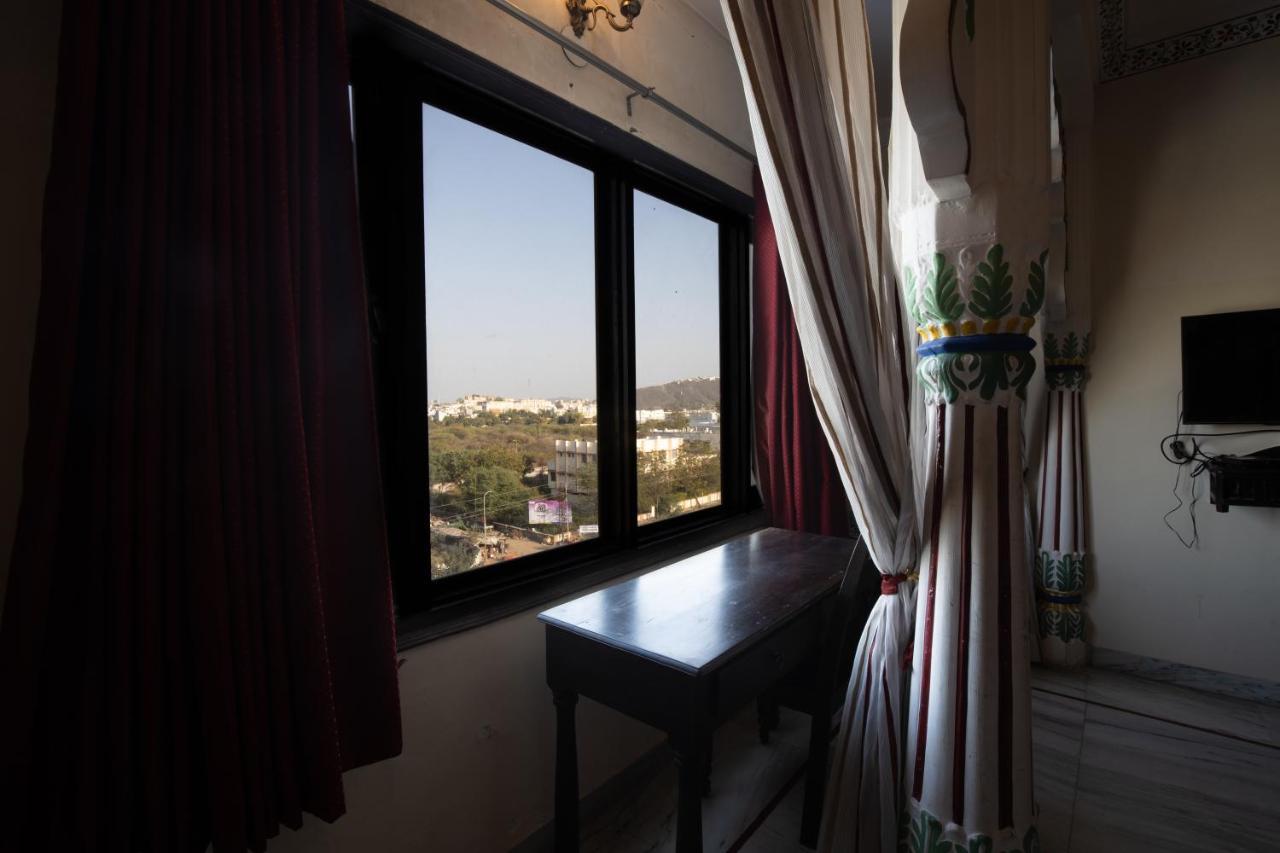 Hotel Royal Pratap Niwas Udaipur Exterior photo