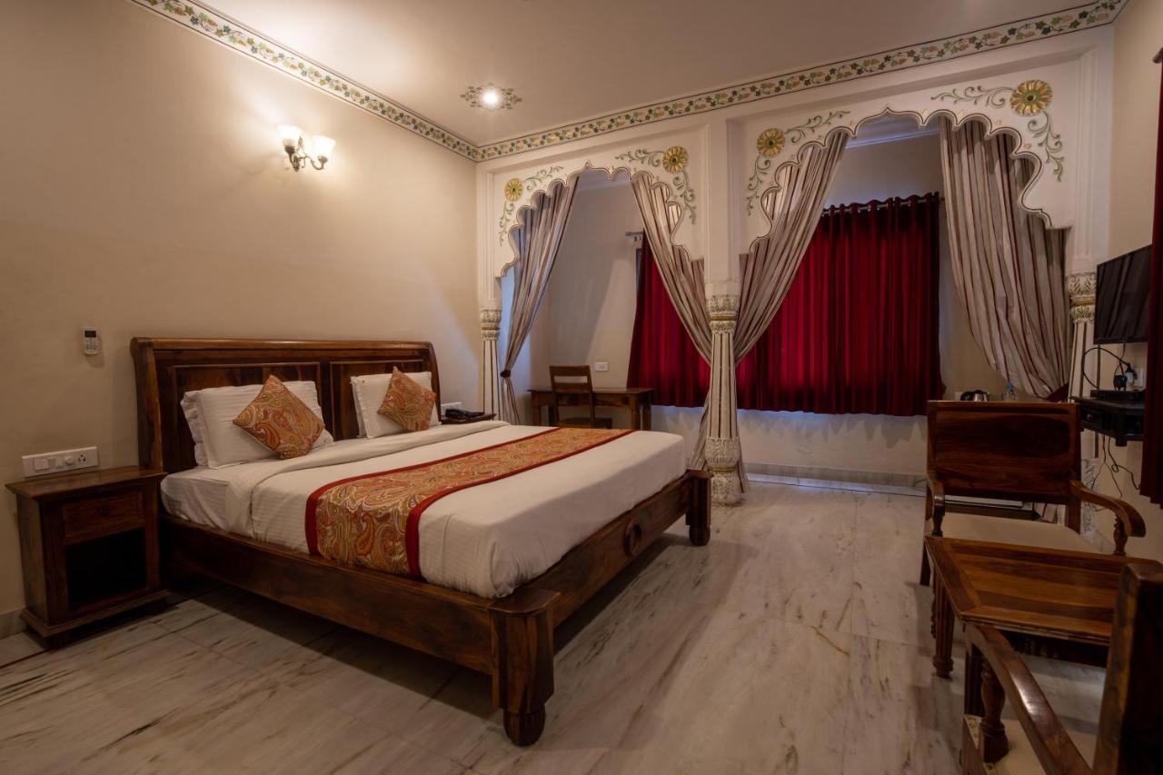 Hotel Royal Pratap Niwas Udaipur Exterior photo