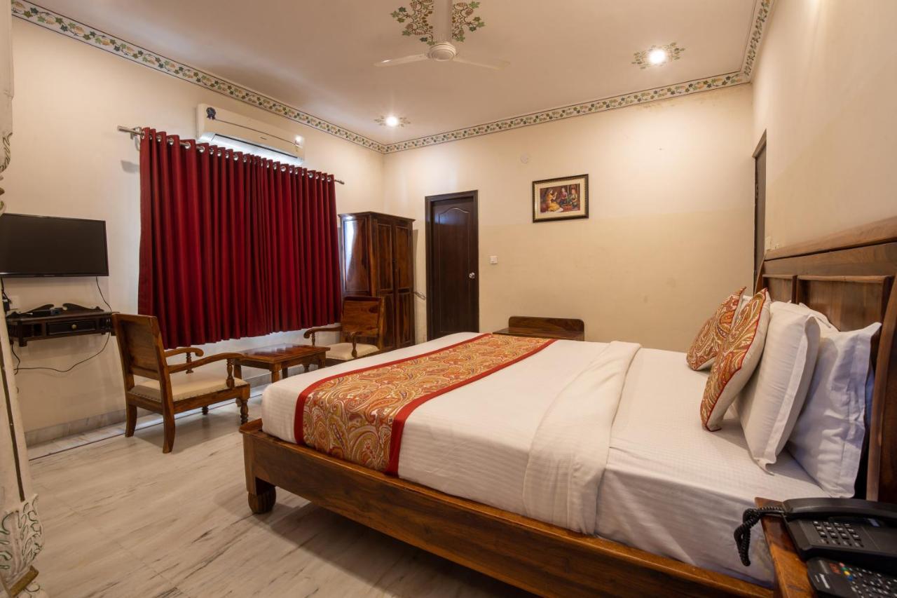 Hotel Royal Pratap Niwas Udaipur Exterior photo