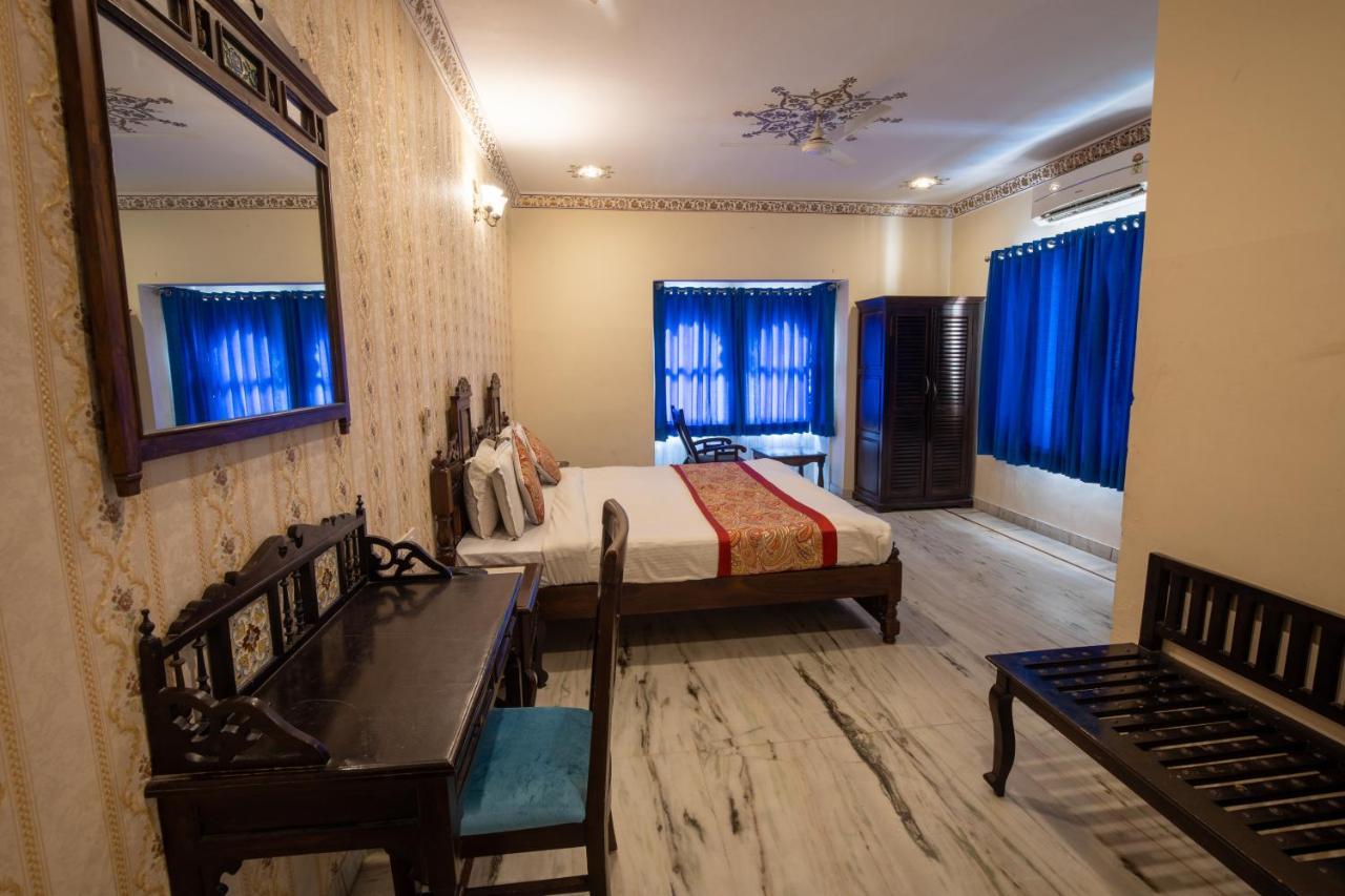Hotel Royal Pratap Niwas Udaipur Exterior photo