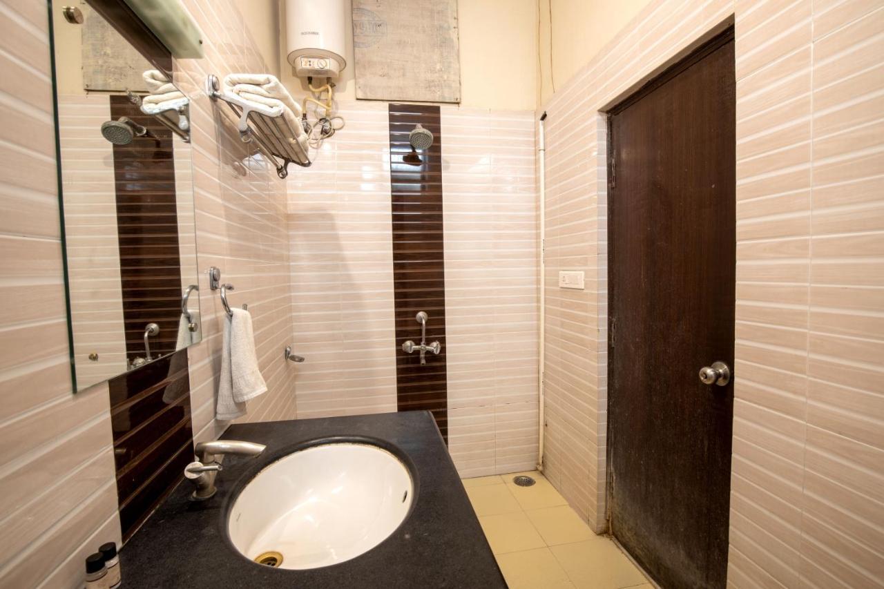 Hotel Royal Pratap Niwas Udaipur Exterior photo