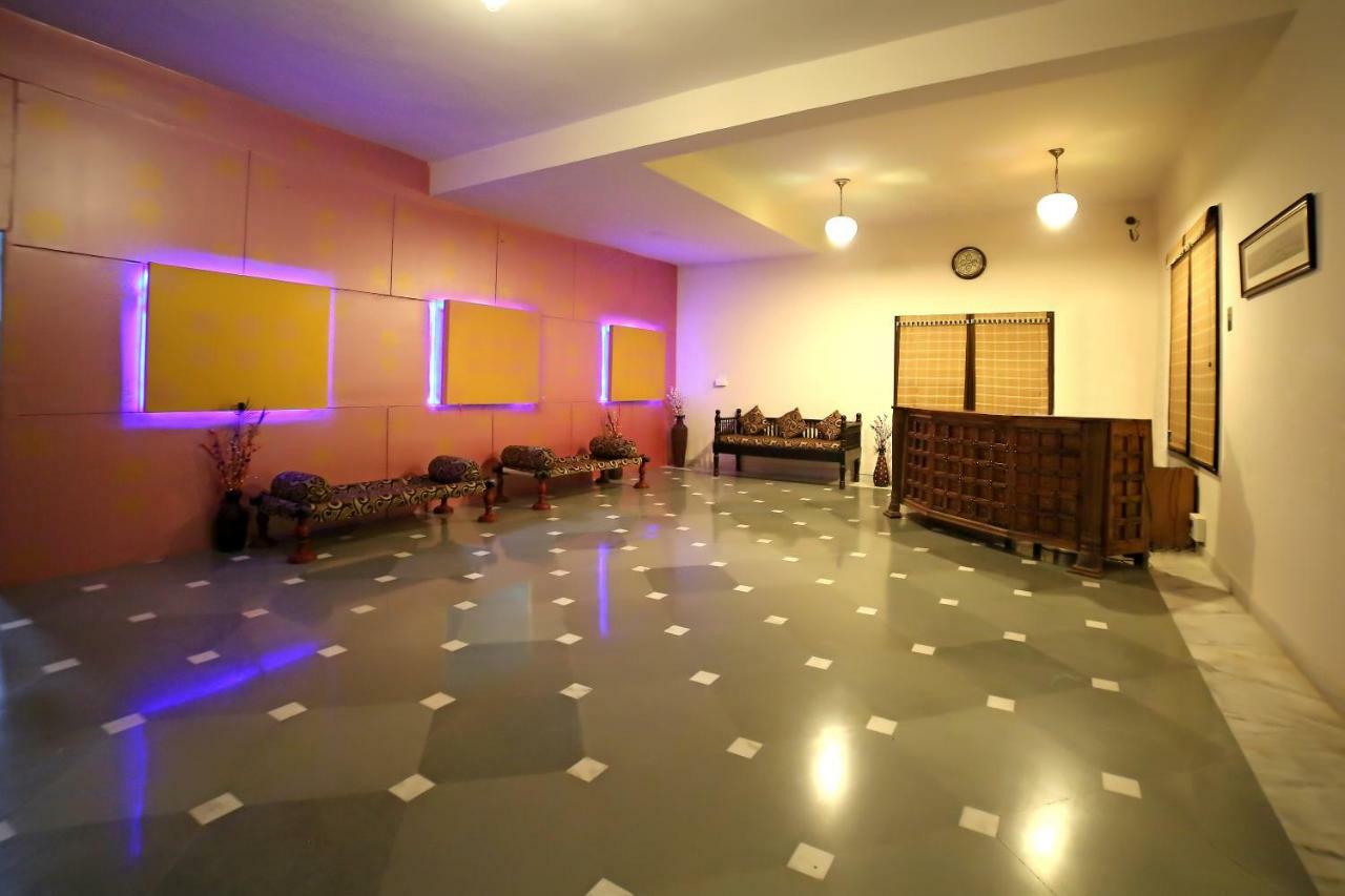 Hotel Royal Pratap Niwas Udaipur Exterior photo