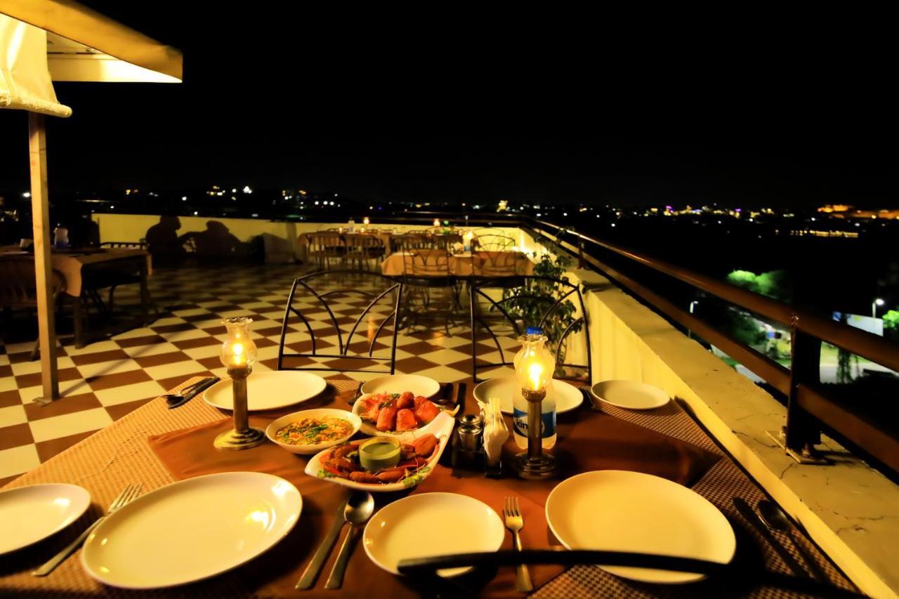 Hotel Royal Pratap Niwas Udaipur Exterior photo
